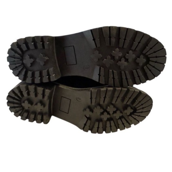 Seven7 Women's Black Ankle Bootie
Round Toe Zip Women’s Size 8 - Picture 6 of 8